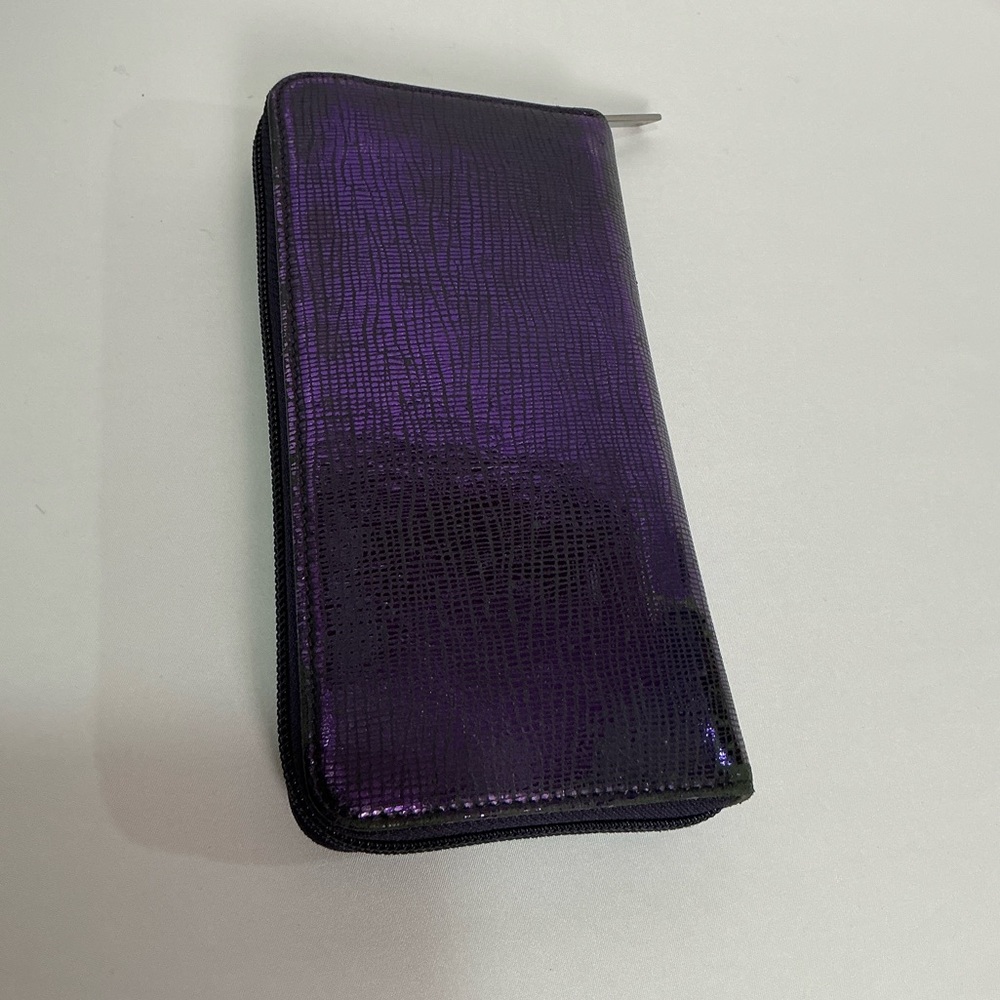 Authentic CHANEL Iridescent Purple Caviar Zip Lizard Embossed Yen Wallet - Picture 6 of 16